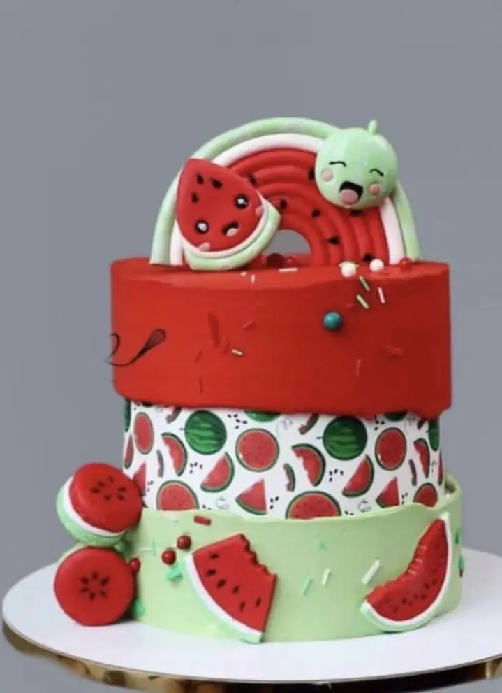 تزیین کیک شب یلدا برای مدرسه