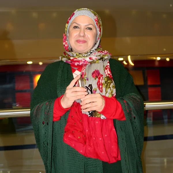 زهره شکوفنده