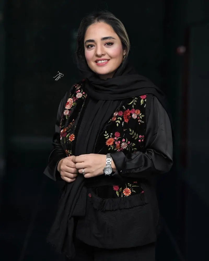 نرگس محمدی به همراه همسرش علی اوجی و فریبا نادری در جشنواره فیلم شهر