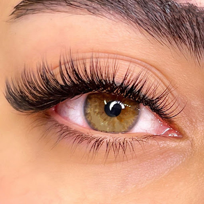 ویژگی‌های آموزشگاه اکستنشن مژه معتبر