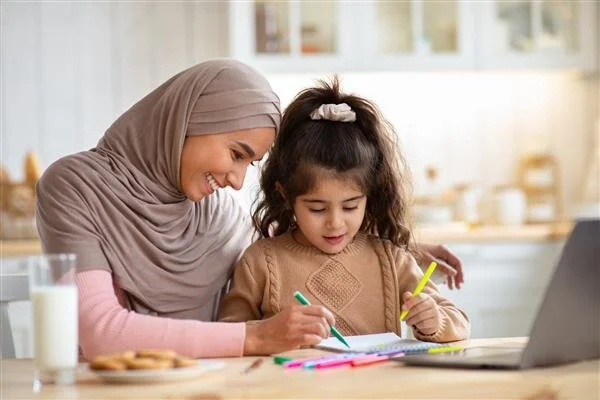 روزمرگی‌های دو مادر؛ وقتی شیوه‌های نوین آموزشی جای مادر را نمی‌گیرد