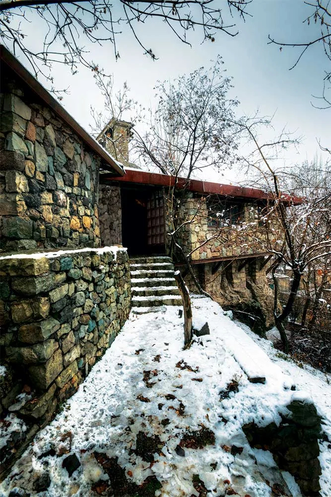 Houshang-Seyhouns-Summer-House-20