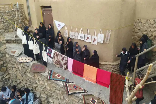 برگزاری نمایشگاه صنایع دستی ‌در روستای هدف گردشگری قلعه‌بالا