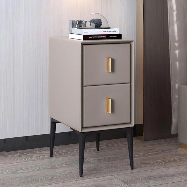 میز کنار تخت